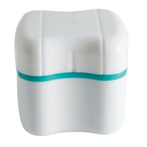Boîte à dentier avec panier amovible