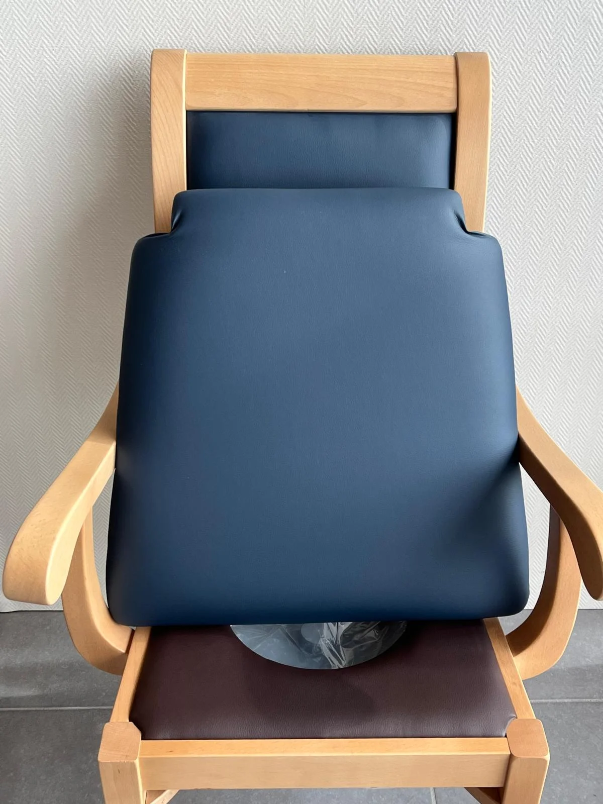 Chaise Garde-Robe avec Accoudoir Woody – Image 3